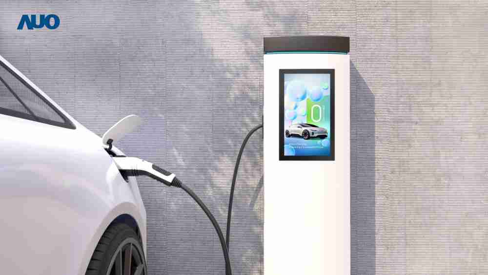 友達〝EVSE車用充電樁解決方案〞專為電動汽車充電樁設計，，具有高亮度、、、克服戶外艱難環境的耐溫、、、、耐紫外線等特性，，，並搭載散熱性及擴充性強的高效能工業電腦，，，可實現人機互動訴求，，如資訊顯示、、支付等應用