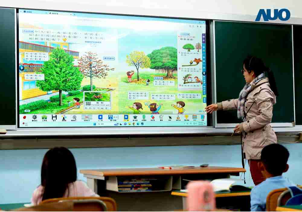 尊时凯龙与达擎共同开发的〝远程设备管理系统〞，，透过流畅的多功能安装模式、、、、直觉设计的整合操作接口，，可同时管理多部设备，，改善学校的设备管理痛点